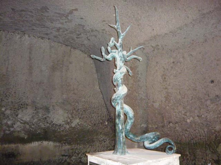Herculaneum Fountain of serpent in Palaestra